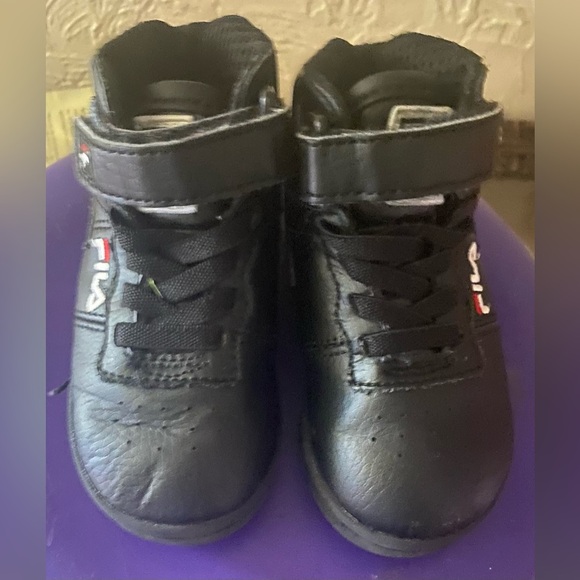 Fila Shoes - Picture 1 of 5